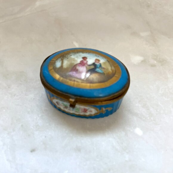 Antique Limoges Porcelain Box: Victorian Courting Scene, Turquoise Ribbed Design - Picture 1 of 6
